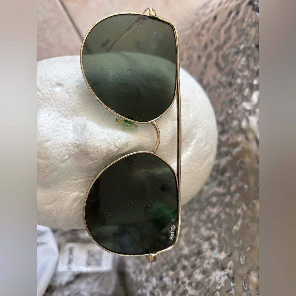 Quay Santa Fe Sunglasses unisex Mirrored eyewear Aviator glasses accessory